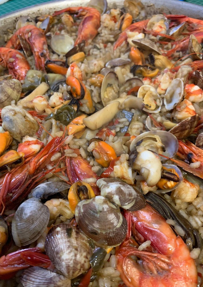 Una foto de Paella marisco