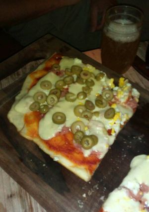 Una foto de Pizza tradicional finita y tierna