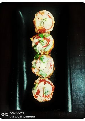 ભાખરી પીઝા કોઇન (Bhakhri Pizza Coin Recipe In Gujarati) રેસીપી મુખ્ય ફોટો