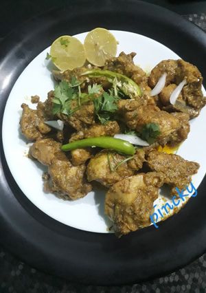 A picture of Chicken with curd & pepper.
