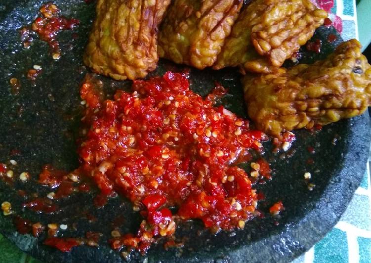 Bagaimana Menyiapkan Sambal bawang cabe merah, Enak