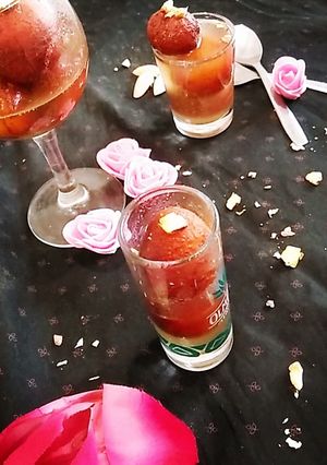 A picture of Mini gulabjamun shots😋.