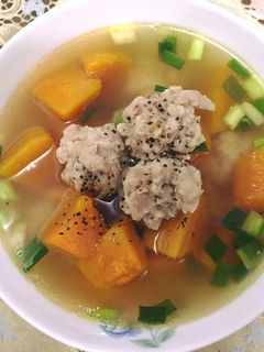 Hình của món Canh bí đỏ nấu thịt bằm.