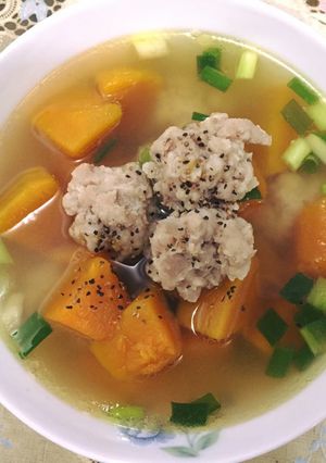 Hình của món Canh bí đỏ nấu thịt bằm.