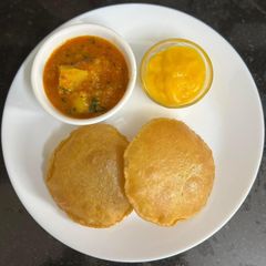 A picture of Khaati Meethi Aam Ki Poori.