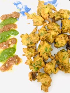 पालक पकोड़े (Palak Pakode recipe in Hindi) रेसिपी मुख्य फोटो
