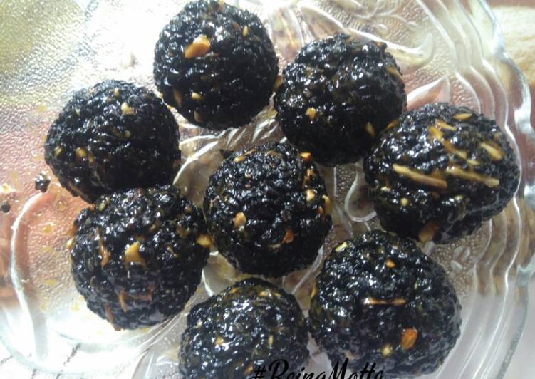 Steps to Make Any-night-of-the-week Black Sesame-Almond Balls