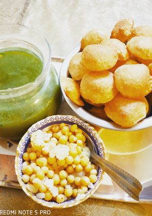 पानी पूरी (Pani Puri recipe in Hindi) रेसिपी मुख्य फोटो