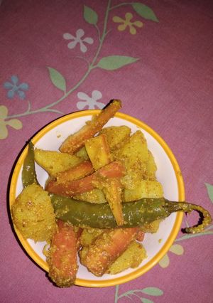 A picture of Vegetable namkeen pickle.
