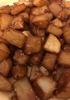 Una foto de Patatas con ajo y sésamo