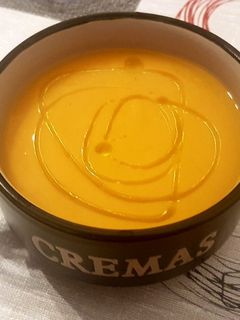 Una foto de Crema de calabaza, puerro y especias