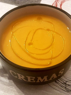 Una foto de Crema de calabaza, puerro y especias