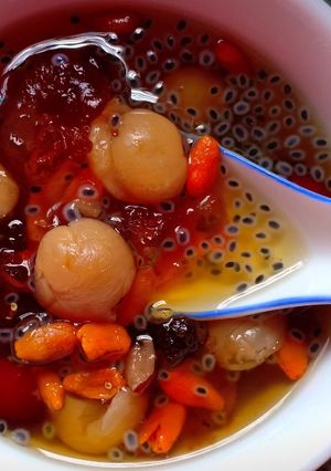 Hình của món Chè dưỡng nhan.