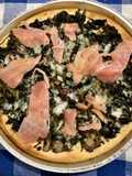 Pizza con verdure spadellate e salmone