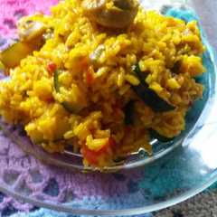 Una foto de Arroz con pollo y calabacín
