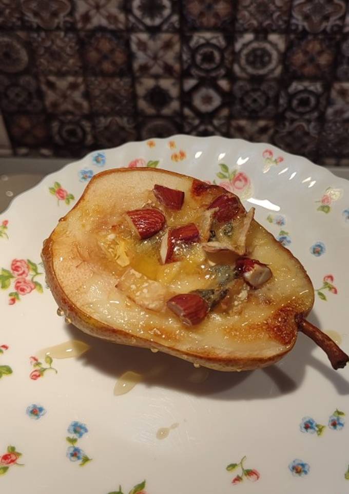 Груша з сиром брі, мигдалем та медом😋
