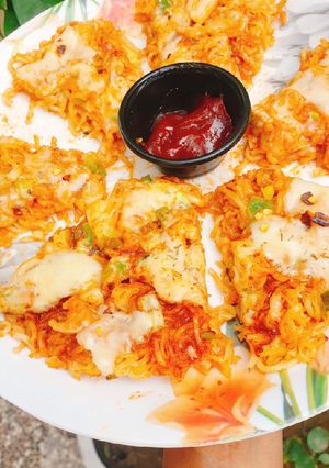 A picture of Instant Noodles pizza.