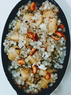साबूदाना और आलू की फलाहारी खिचड़ी (sabudana aur aloo ki falahari khichdi recipe in Hindi) रेसिपी मुख्य फोटो
