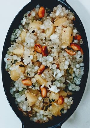 साबूदाना और आलू की फलाहारी खिचड़ी (sabudana aur aloo ki falahari khichdi recipe in Hindi) रेसिपी मुख्य फोटो