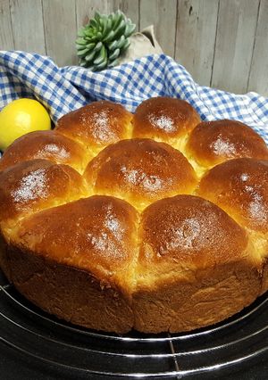 Une photo de Brioche au lait concentré et au citron