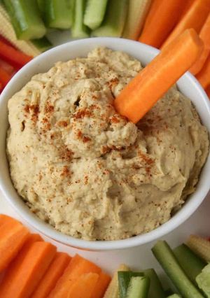 A picture of Hummus.