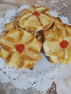 Una foto de Facturas con ananá sin TACC