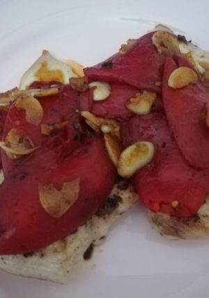 Foto principal de Pechugas de pollo, toque thai, manzanilla y piquillos