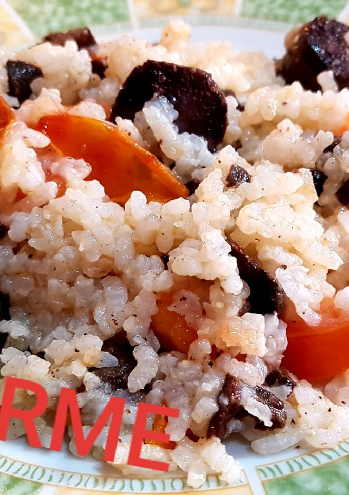 Una foto de Arroz con butifarra negra