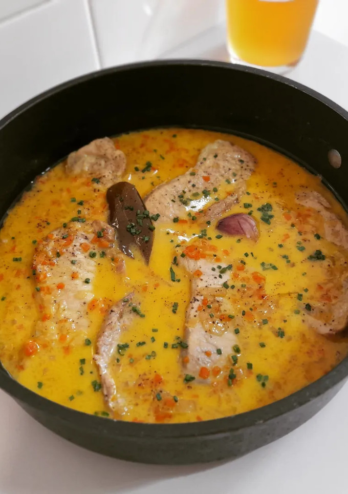 Una foto de Lomo de cerdo ibérico al curry con zanahoria