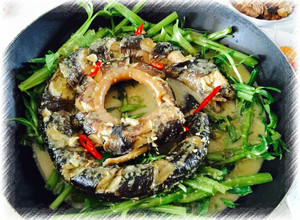Hình của món Lươn um rau ngổ.