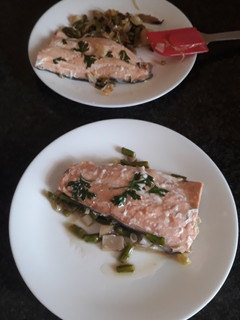 Una foto de Salmón en papillote a mi manera, y una idea más