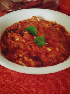 मोमो की गार्लिक चटनी(momo ki garlic chutney recipe in hindi) रेसिपी मुख्य फोटो