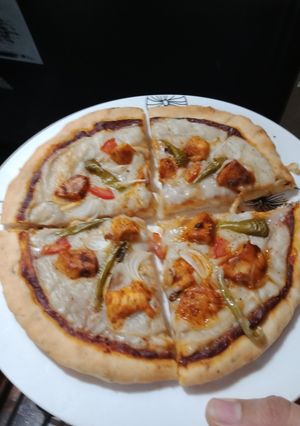 A picture of Tikka Pizza (without cheese+without yeast).