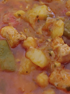 Una foto de Estofado de pollo con garbanzos
