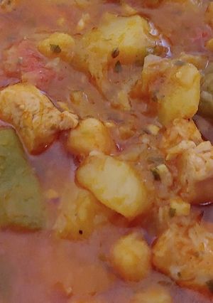 Una foto de Estofado de pollo con garbanzos