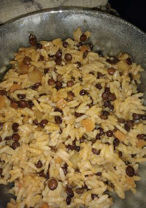 Una foto de Arroz con lentejas