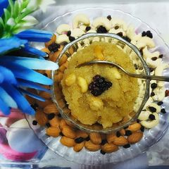 Sooji ka halwa A picture of Sooji ka halwa.