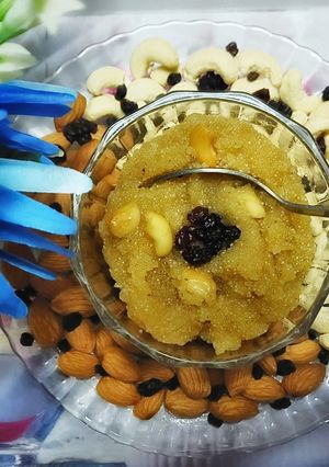 A picture of Sooji ka halwa.