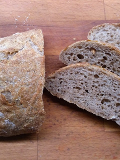 Kovászos ciabatta teljes kiőrlésű lisztből recept fotója