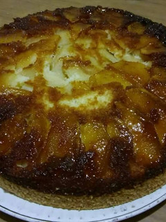 Una foto de Torta de manzana invertida