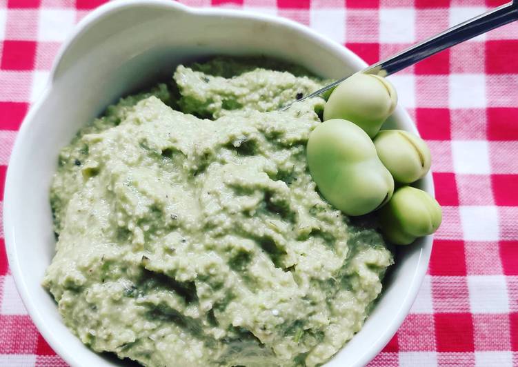 Pesto di fave con i baccelli