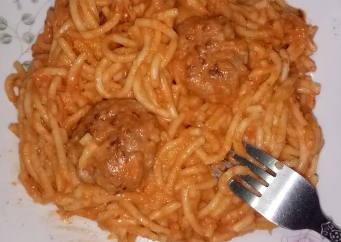 Spaghetti a la crema de chipotle con carne Receta de Alejandra Elizabeth  Flota- Cookpad