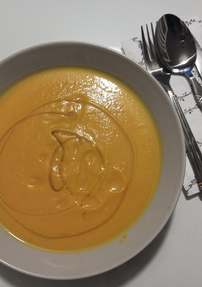 Una foto de Crema de calabaza y batata con Mambo