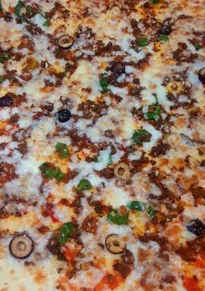 صورة لوصفة بيتزا باللحمه المفرومه خطيره 😋