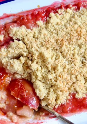 A picture of Spices Plum and pear crumble 🍐🍑.