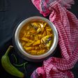 মাছের মাথা দিয়ে কাঁচকলা