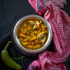 A picture of মাছের মাথা দিয়ে কাঁচকলা.