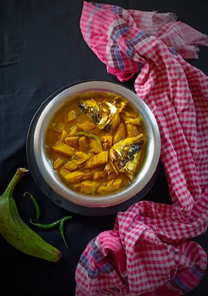 মাছের মাথা দিয়ে কাঁচকলা রেসিপির প্রধান ছবি