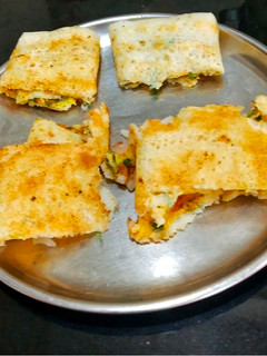A picture of Egg Dosa.