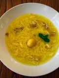 Sopa casera de gallina